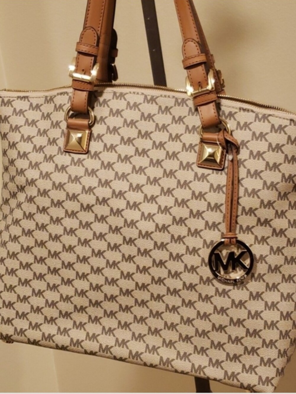 Michael Kors Jet Setter Zippered Tote Bag